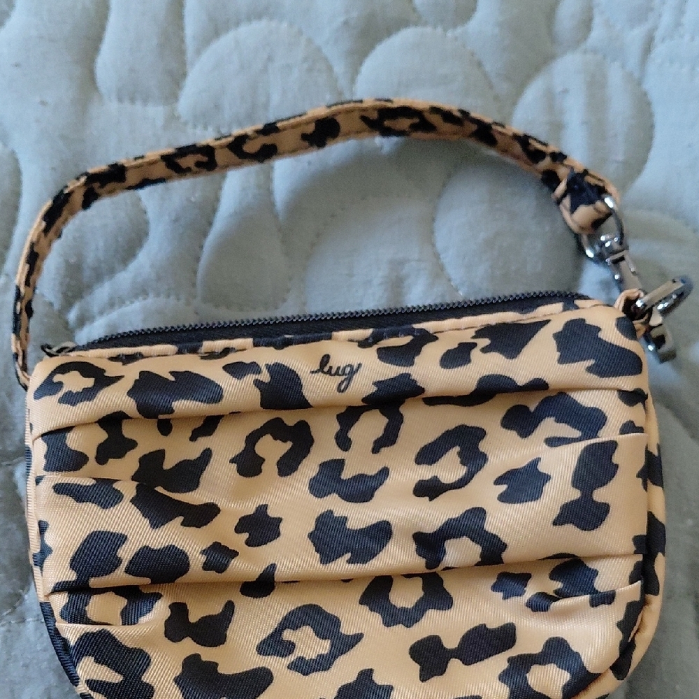 Lug Leopard Pattern Wristlet - Picture 3 of 5